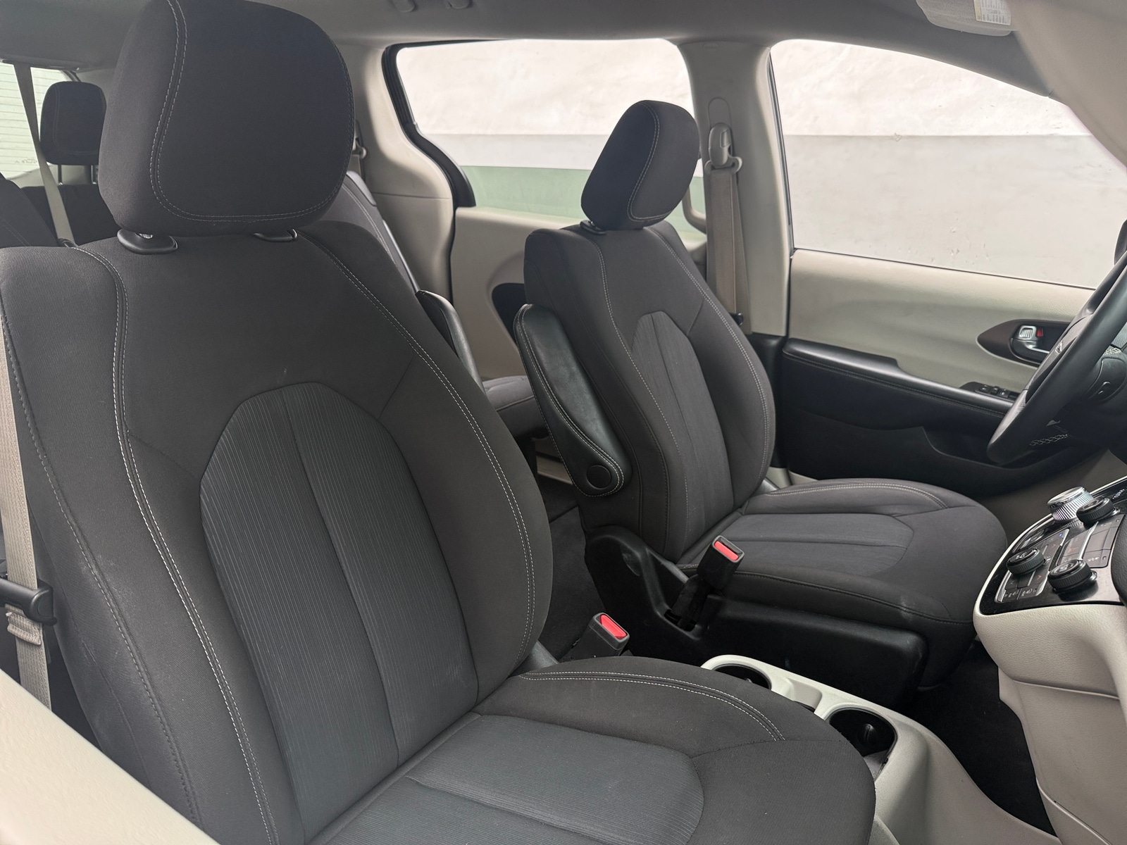 Thumbnail: 2023 Chrysler Voyager - 2