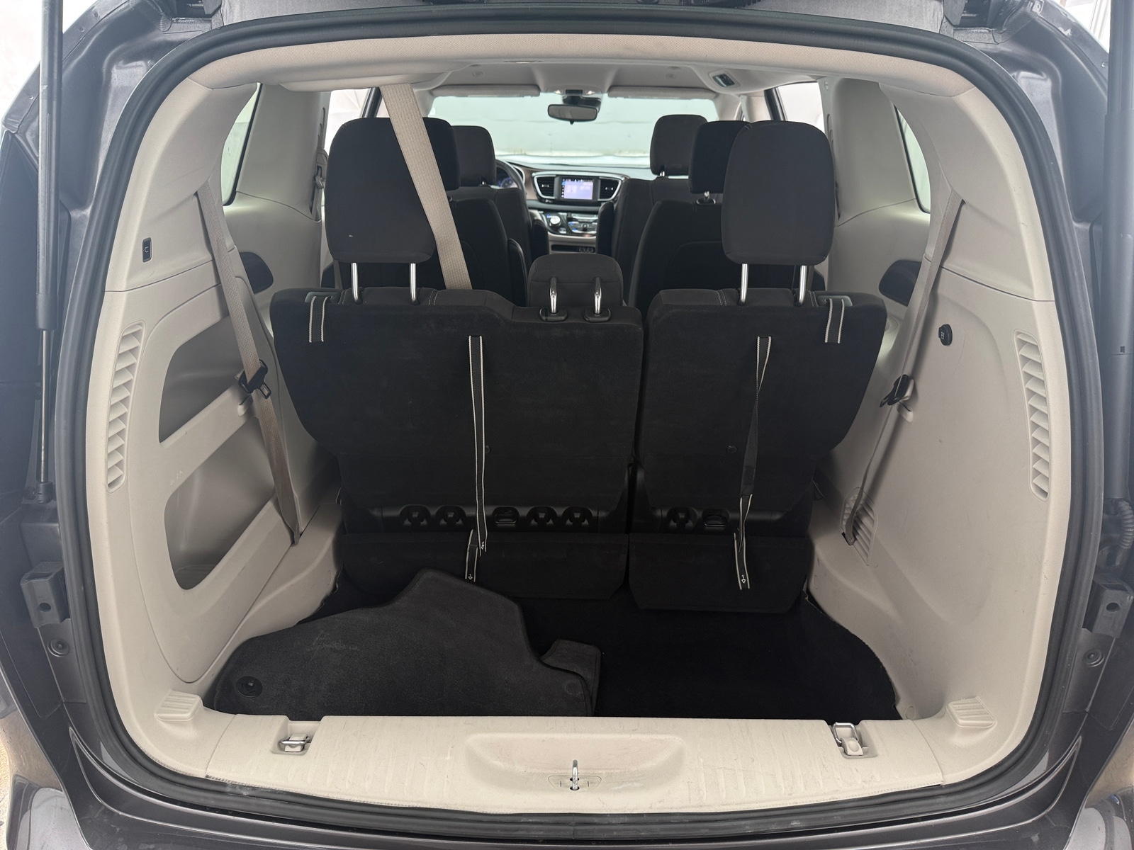 Thumbnail: 2023 Chrysler Voyager - 7