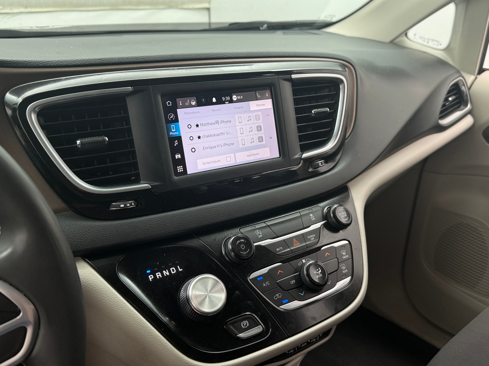 Thumbnail: 2023 Chrysler Voyager - 4