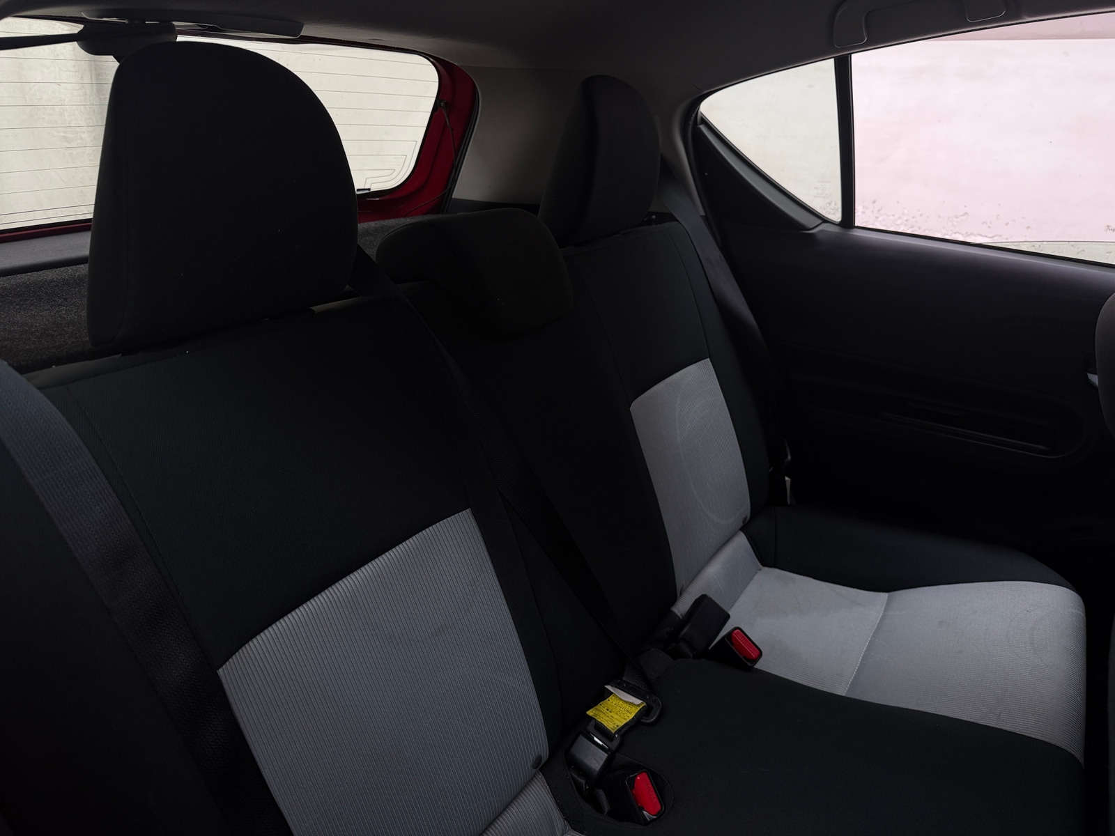 Thumbnail: 2015 Toyota Prius c - 6