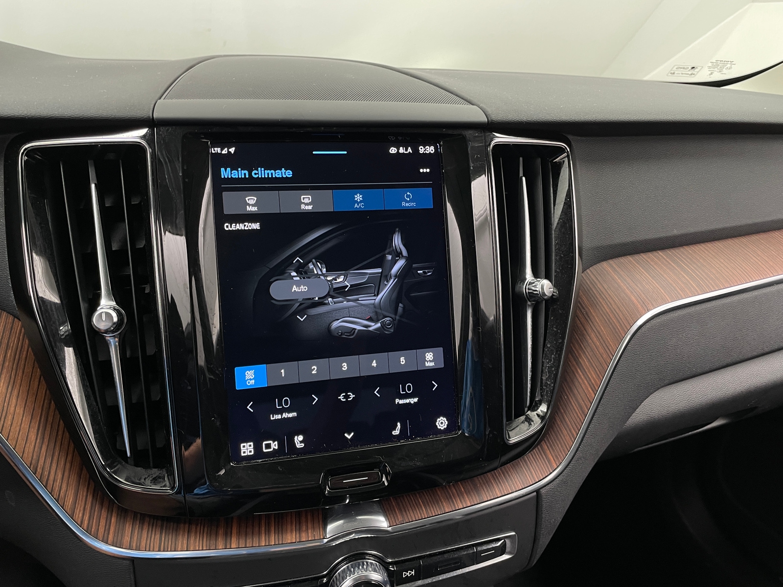 Thumbnail: 2023 Volvo XC60 - 3