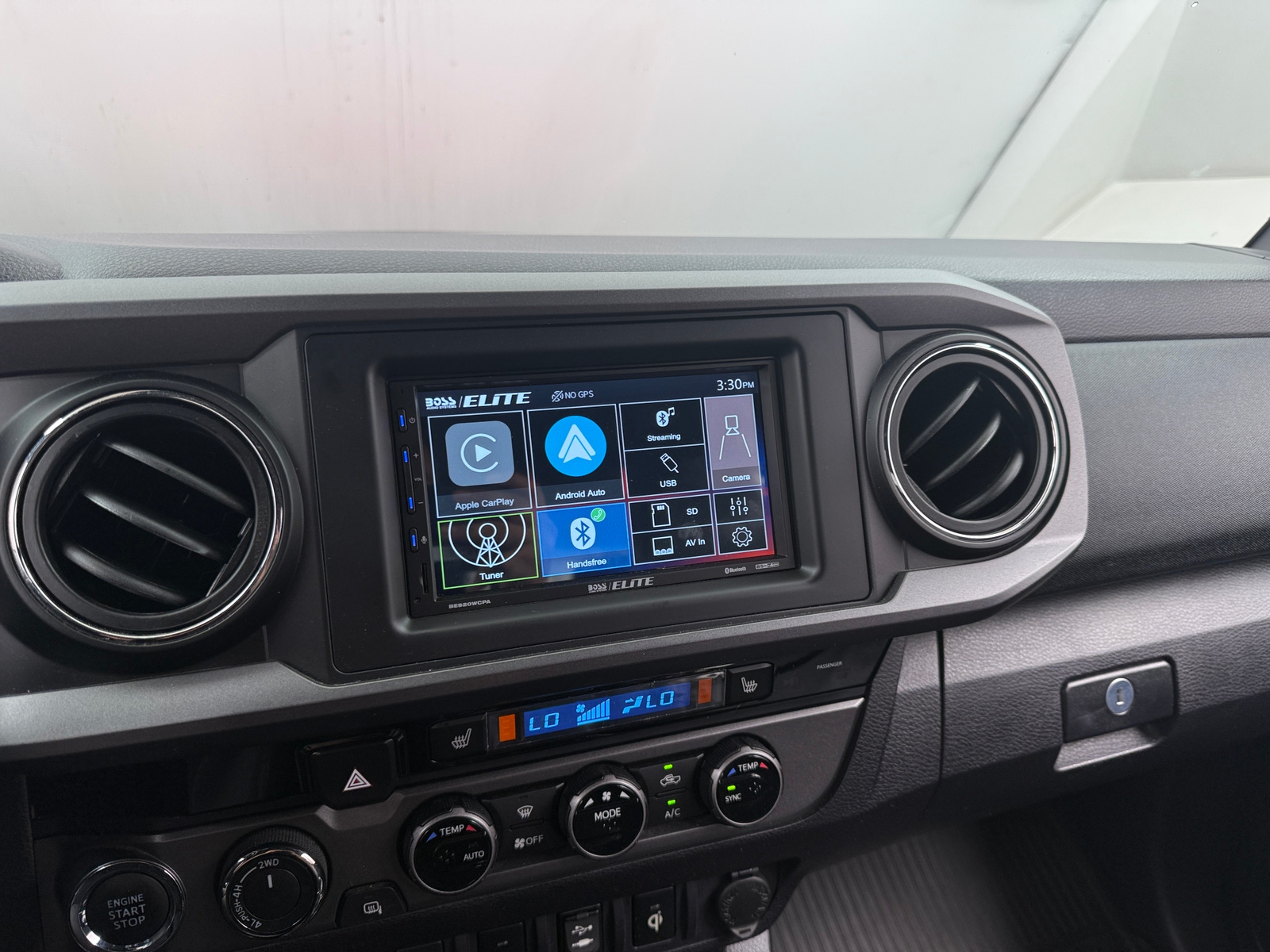 Thumbnail: 2017 Toyota Tacoma - 4