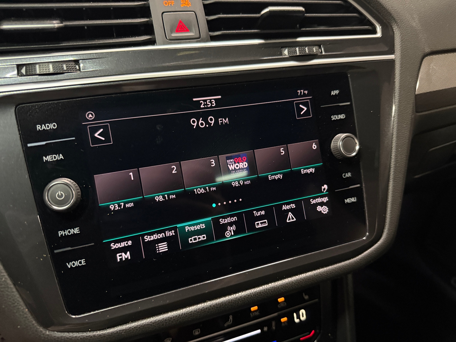 Thumbnail: 2024 Volkswagen Tiguan - 3
