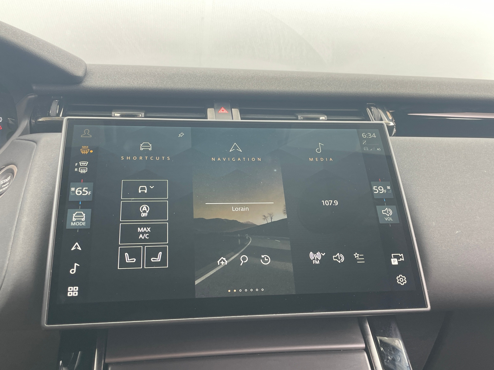 Thumbnail: 2025 Land Rover Range Rover Velar - 3