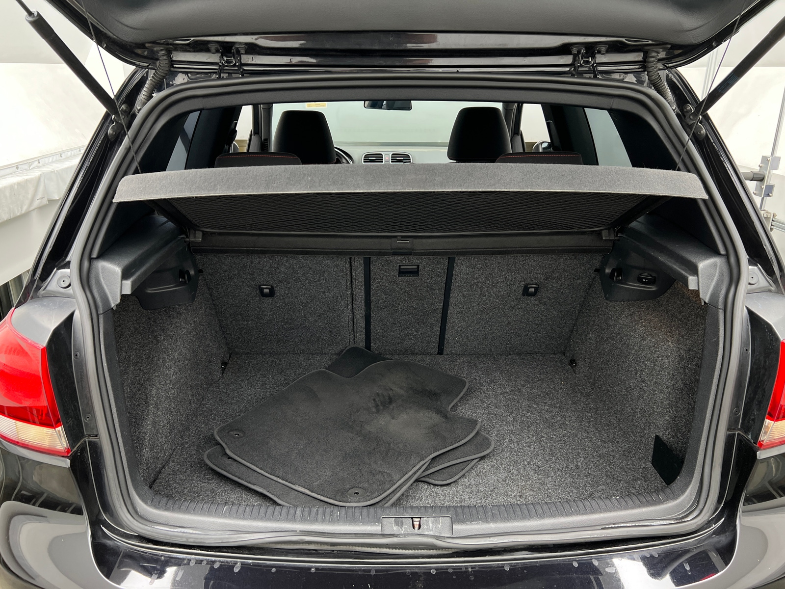 Thumbnail: 2012 Volkswagen Golf - 6