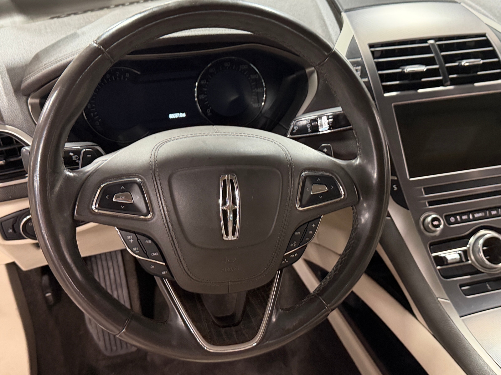 Thumbnail: 2017 Lincoln MKZ - 4