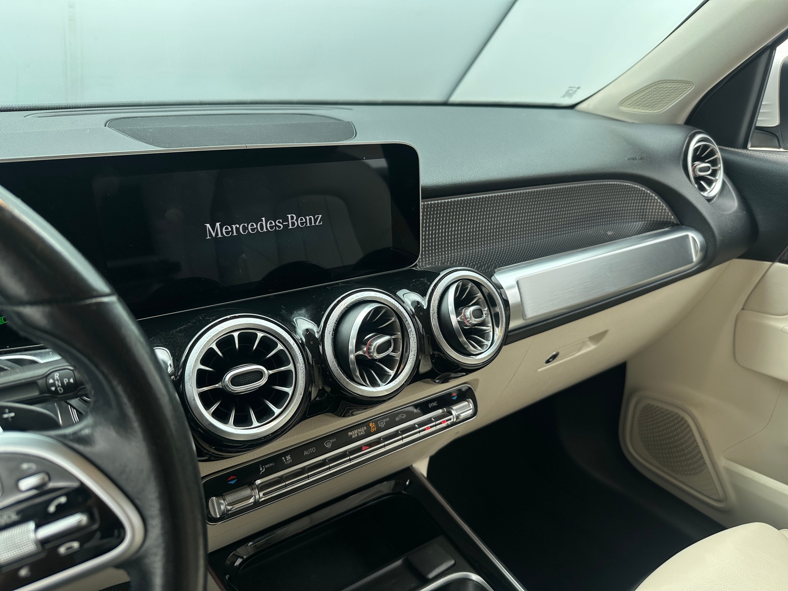 Thumbnail: 2020 Mercedes-Benz GLB - 3