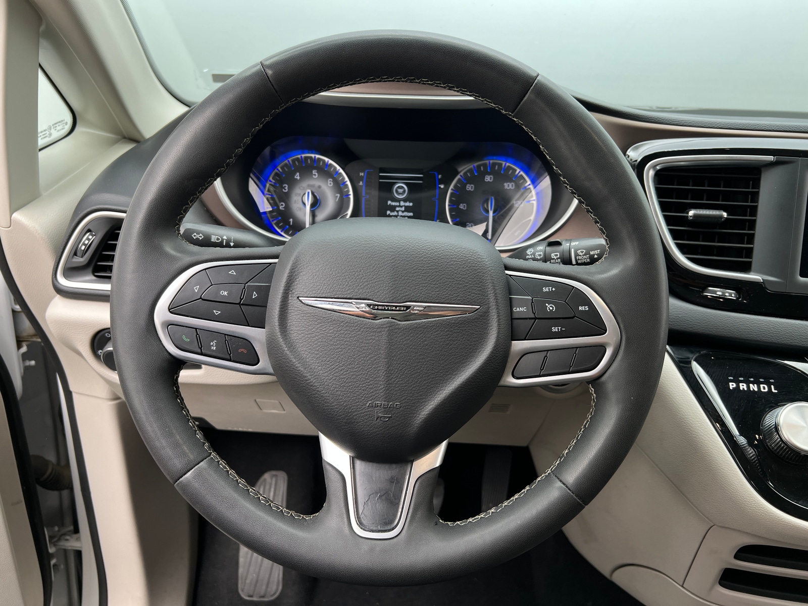 Thumbnail: 2023 Chrysler Voyager - 5