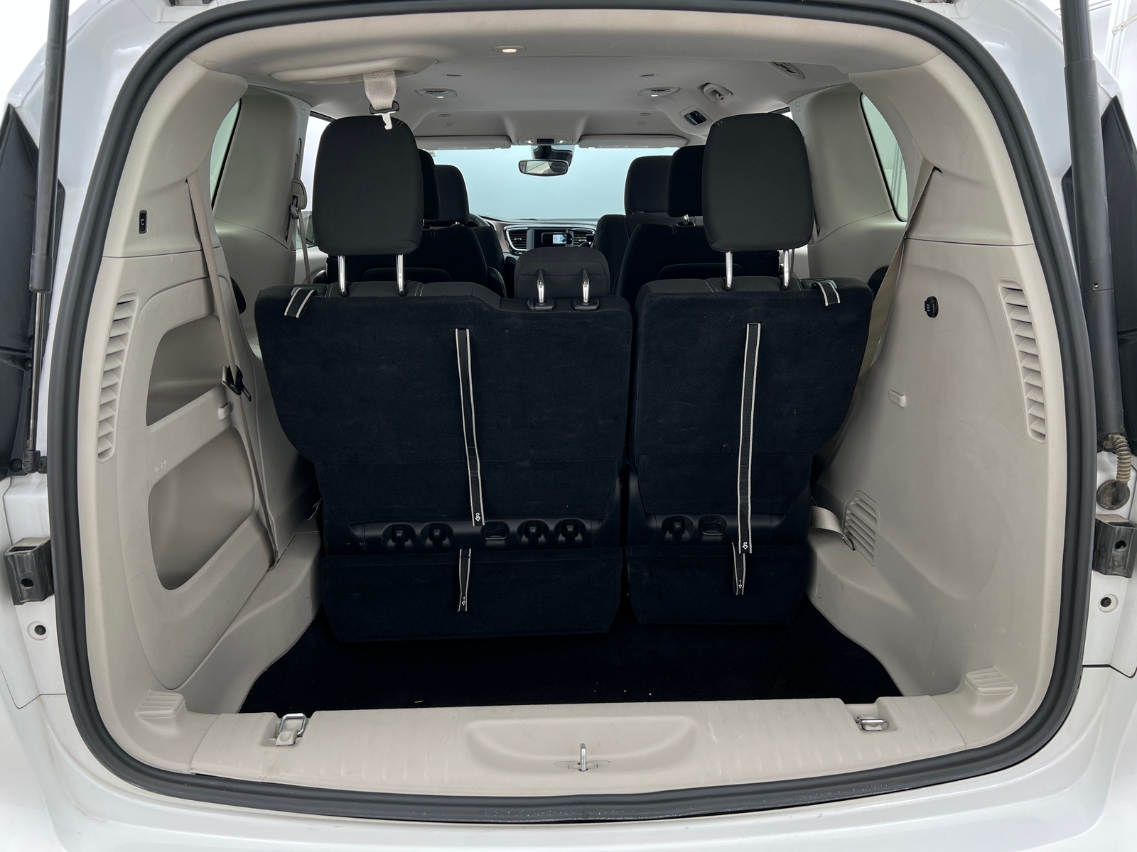 Thumbnail: 2023 Chrysler Voyager - 7