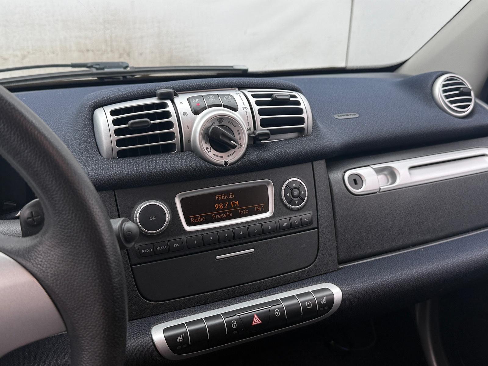Thumbnail: 2013 smart fortwo - 3