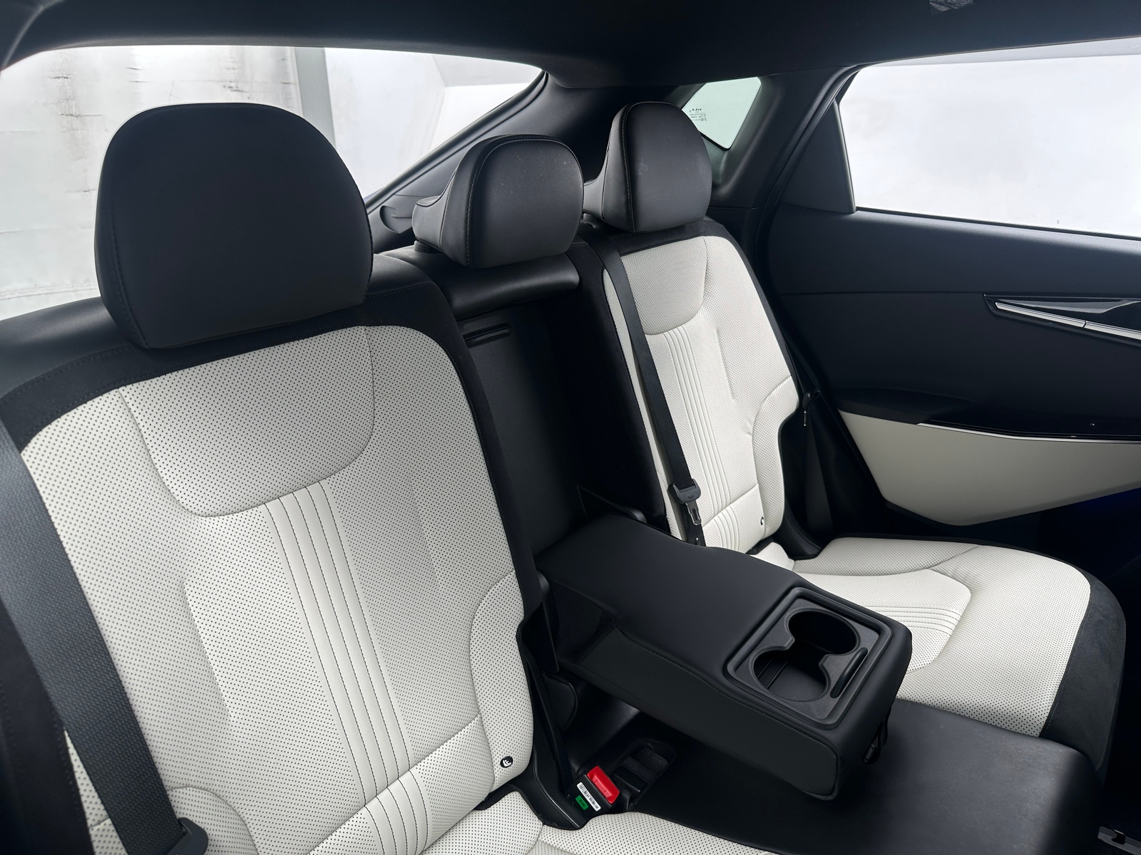 Thumbnail: 2022 Kia EV6 - 5