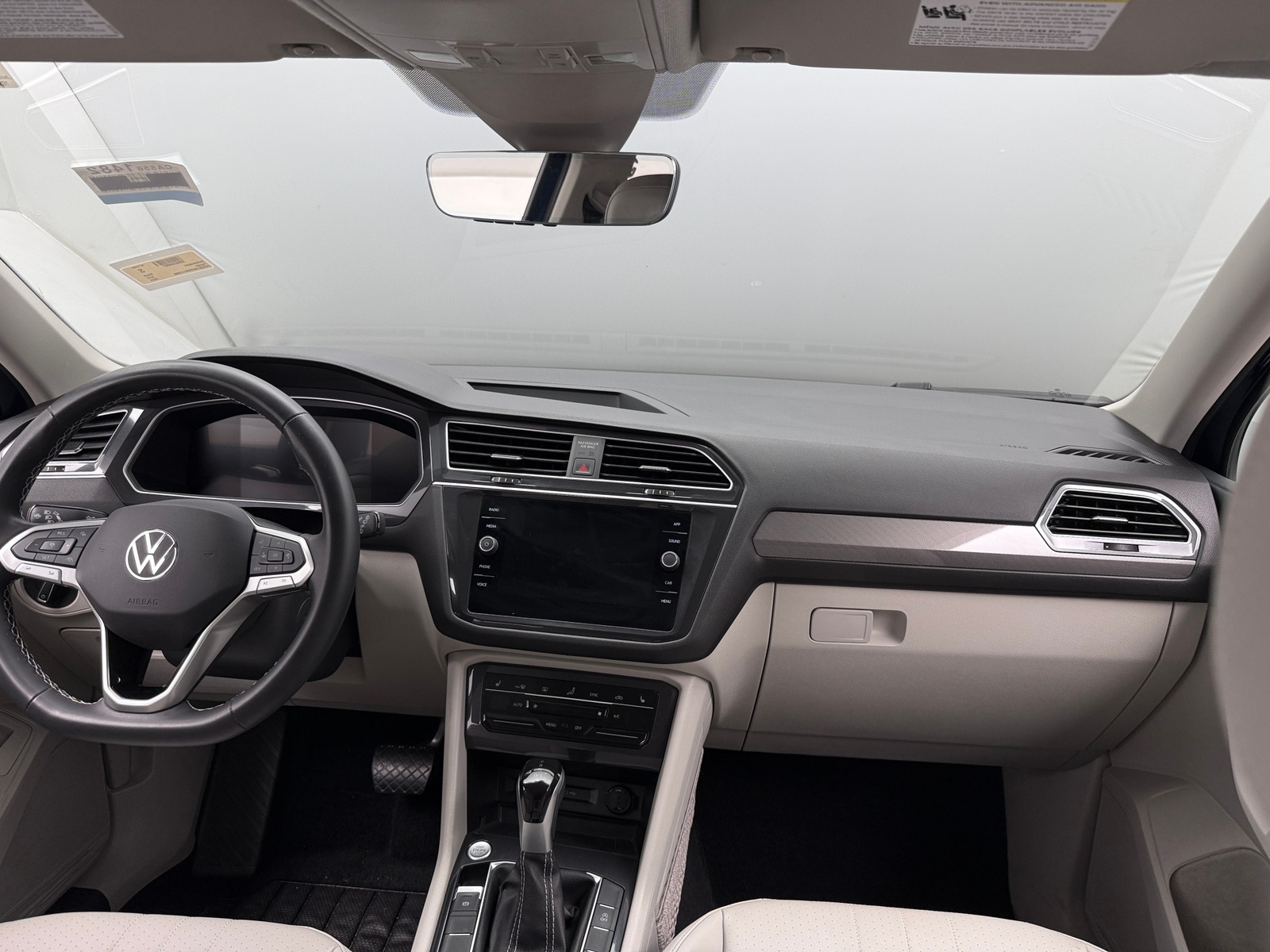 Thumbnail: 2024 Volkswagen Tiguan - 3