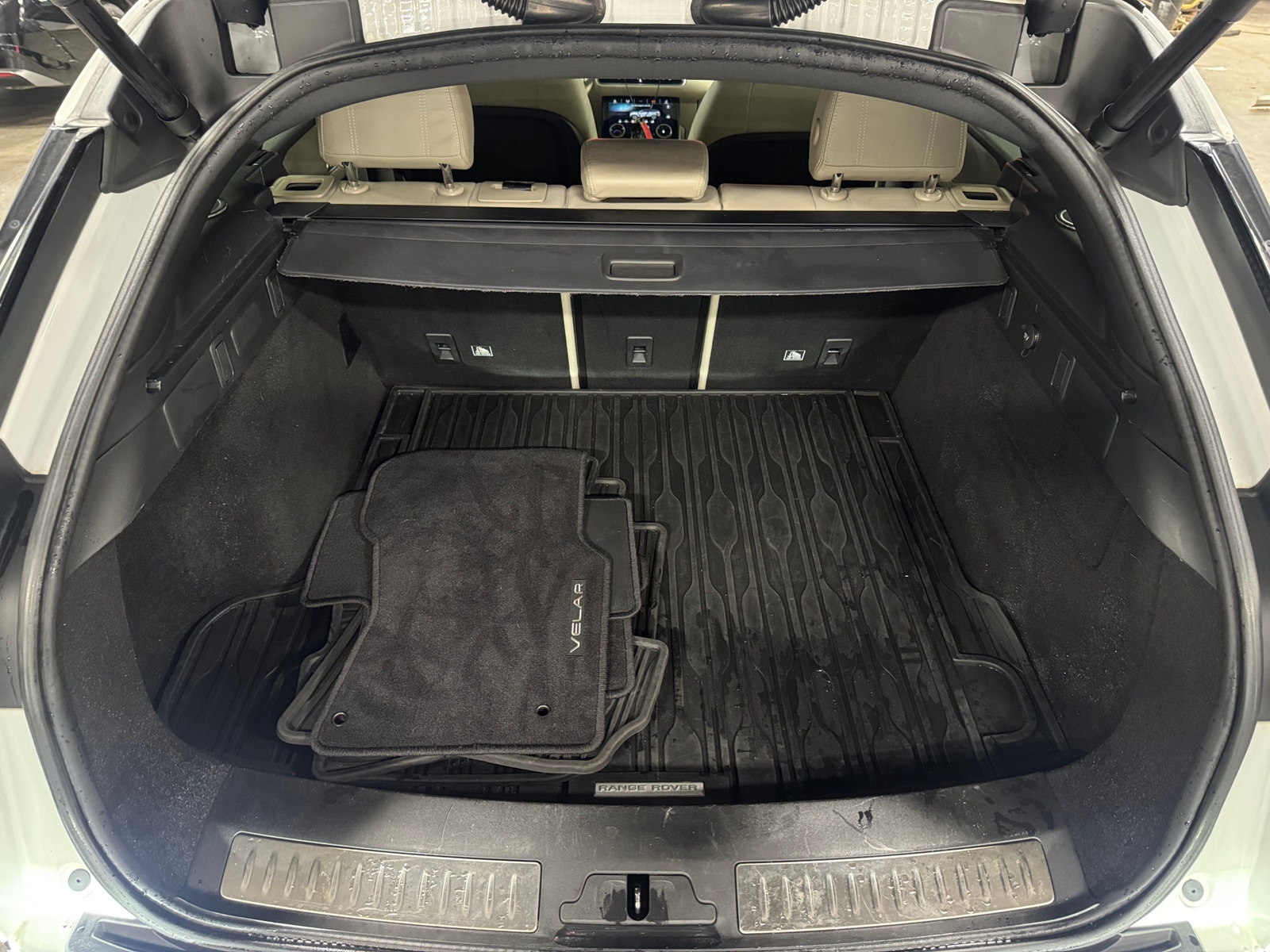 Thumbnail: 2020 Land Rover Range Rover Velar - 6