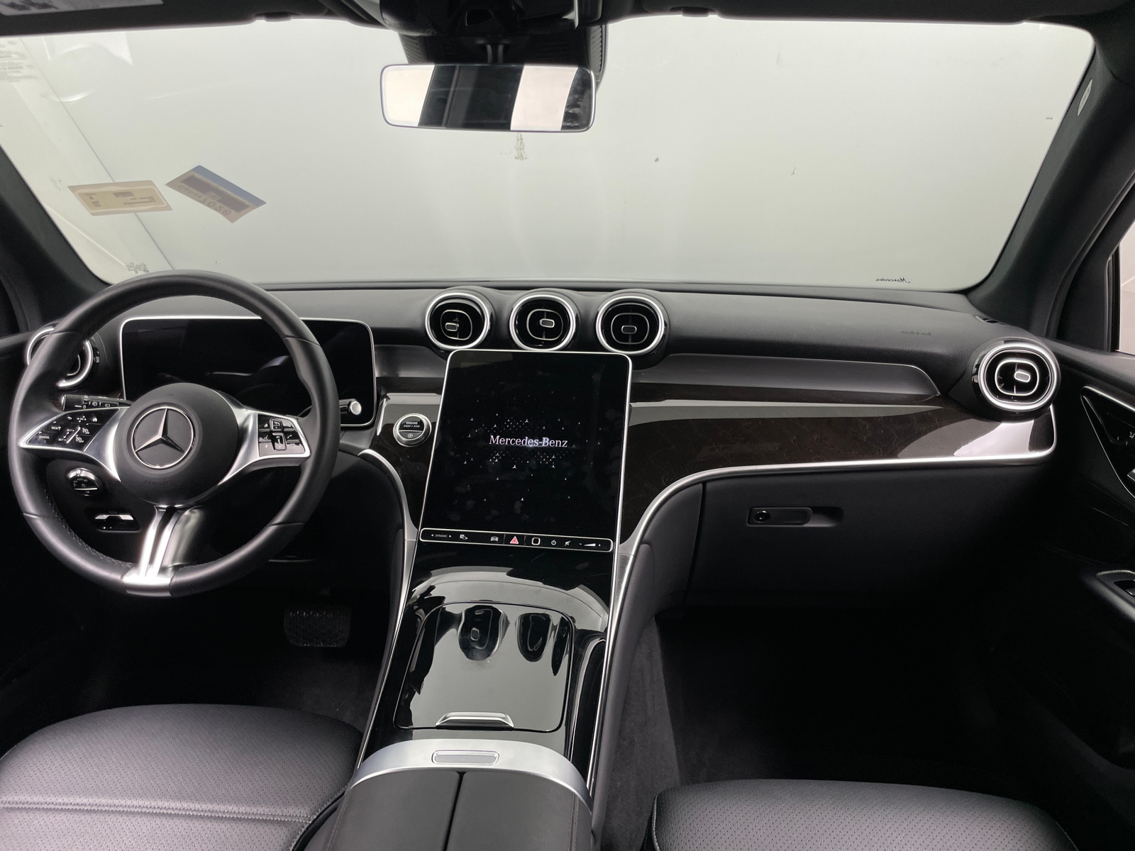 Thumbnail: 2025 Mercedes-Benz GLC - 2