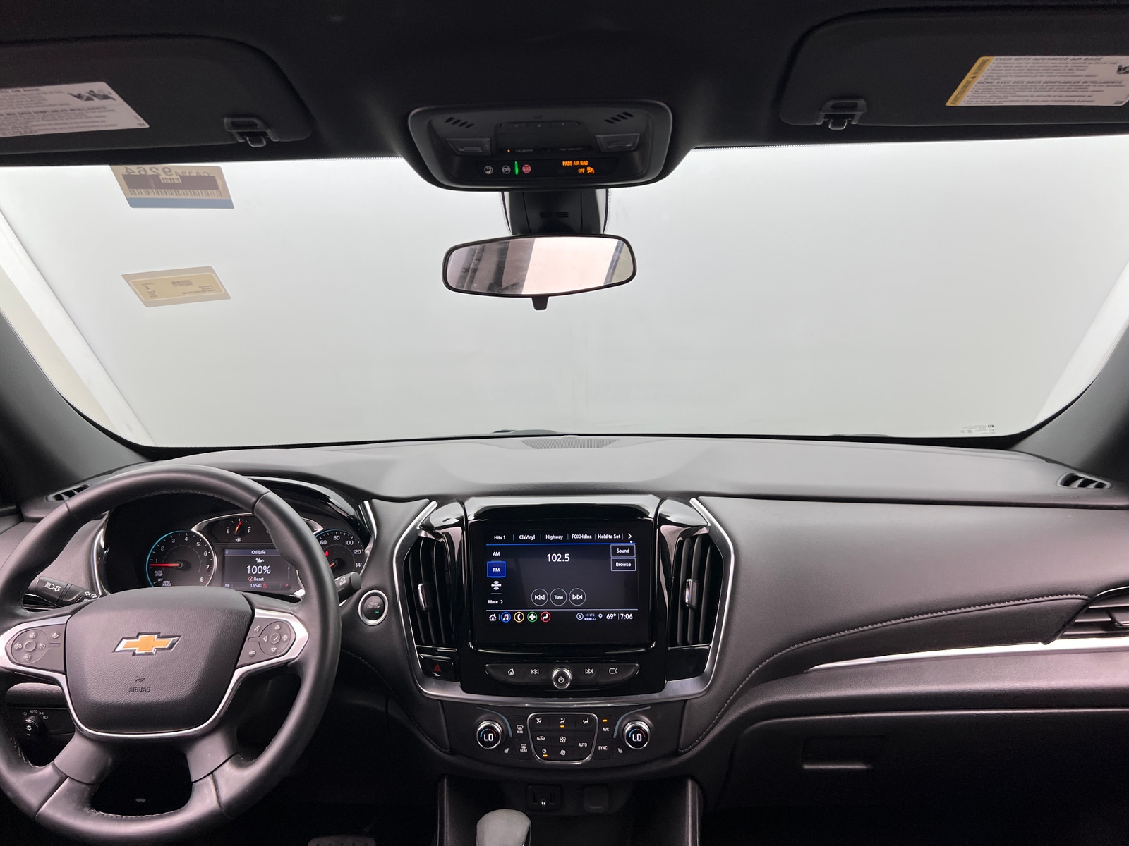 Thumbnail: 2023 Chevrolet Traverse - 3