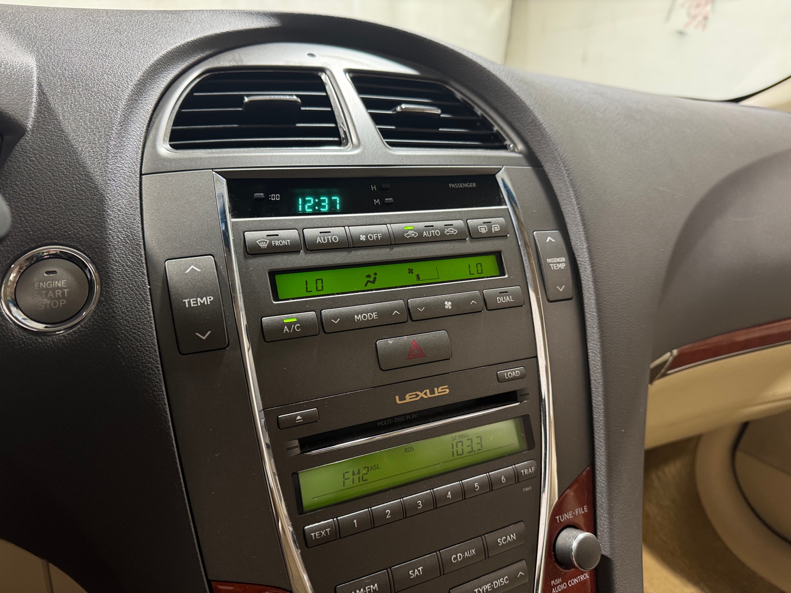 Thumbnail: 2011 Lexus ES - 3