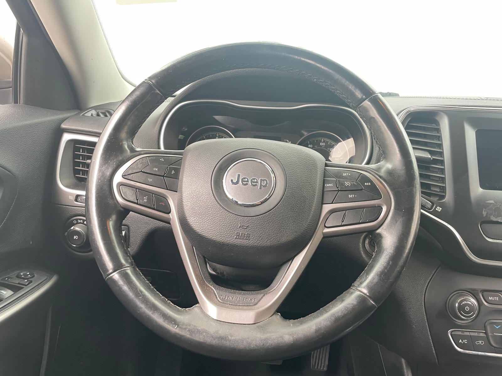 Thumbnail: 2019 Jeep Cherokee - 5