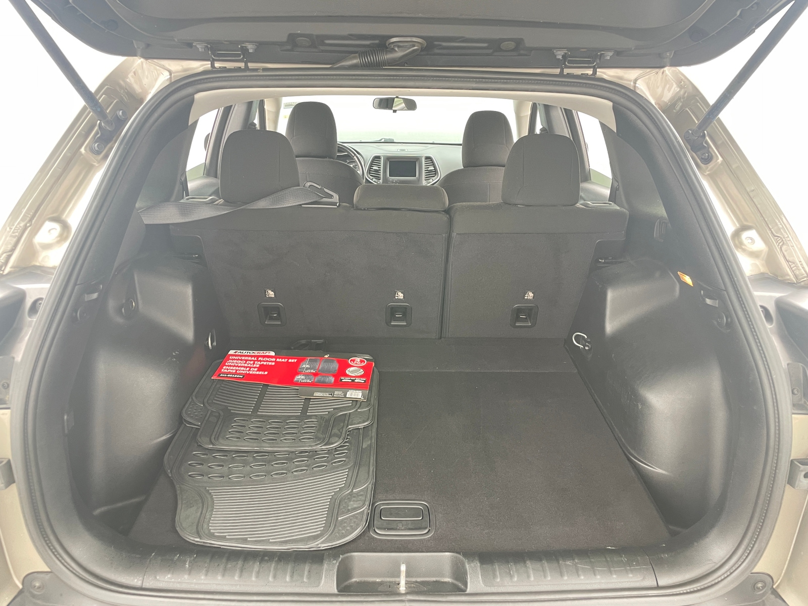 Thumbnail: 2019 Jeep Cherokee - 7