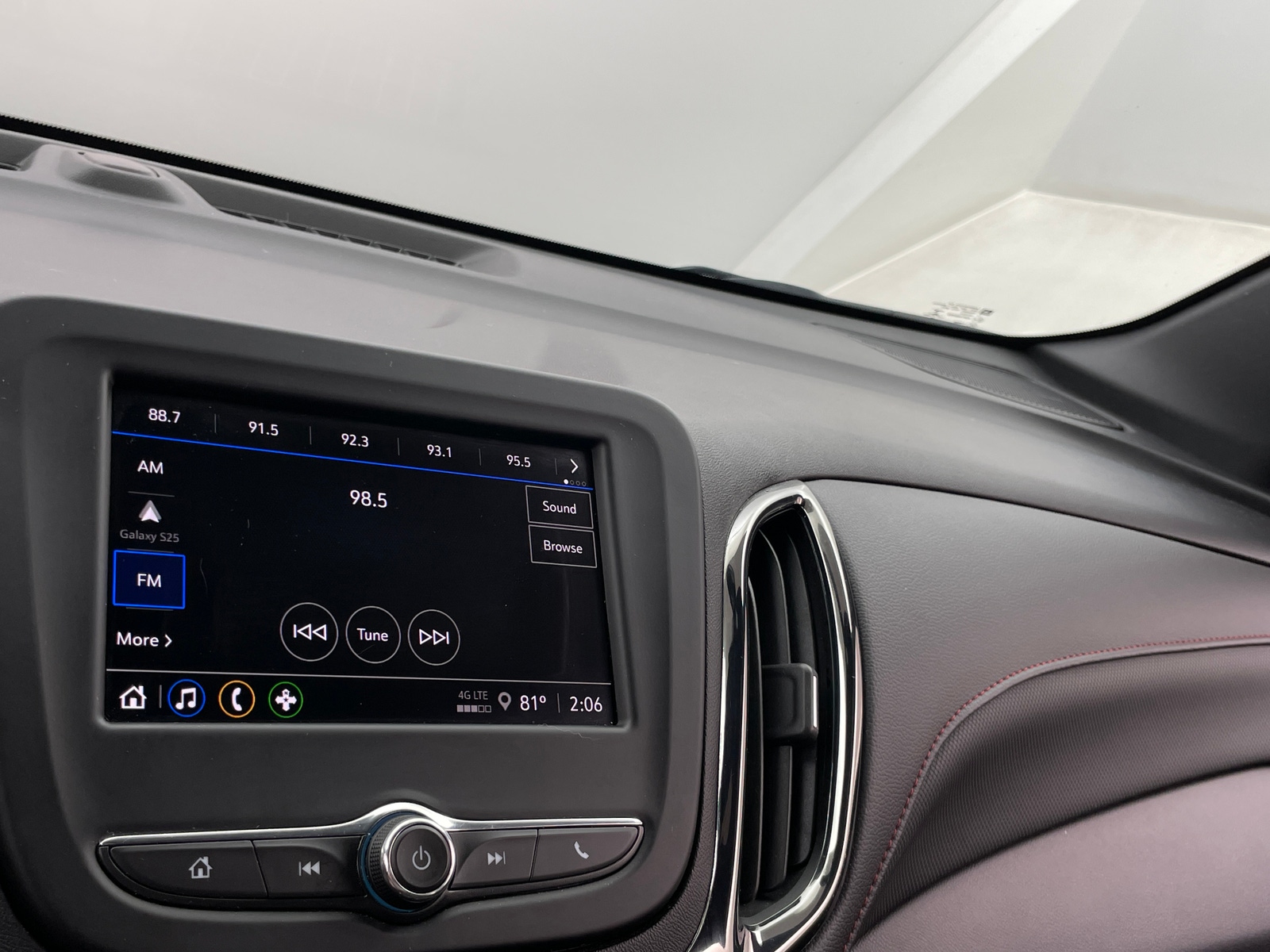 Thumbnail: 2023 Chevrolet Equinox - 4