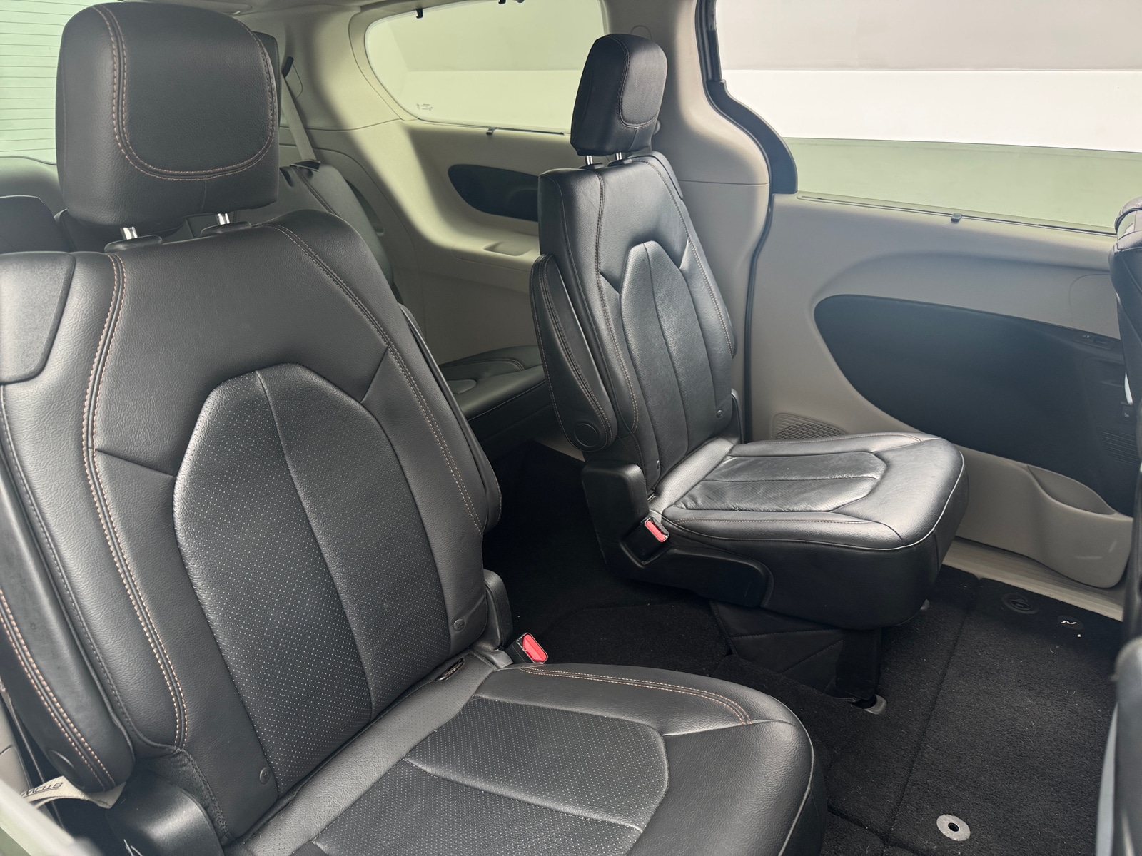 Thumbnail: 2018 Chrysler Pacifica - 5