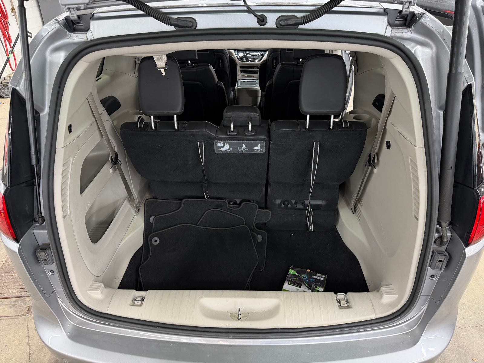 Thumbnail: 2018 Chrysler Pacifica - 6
