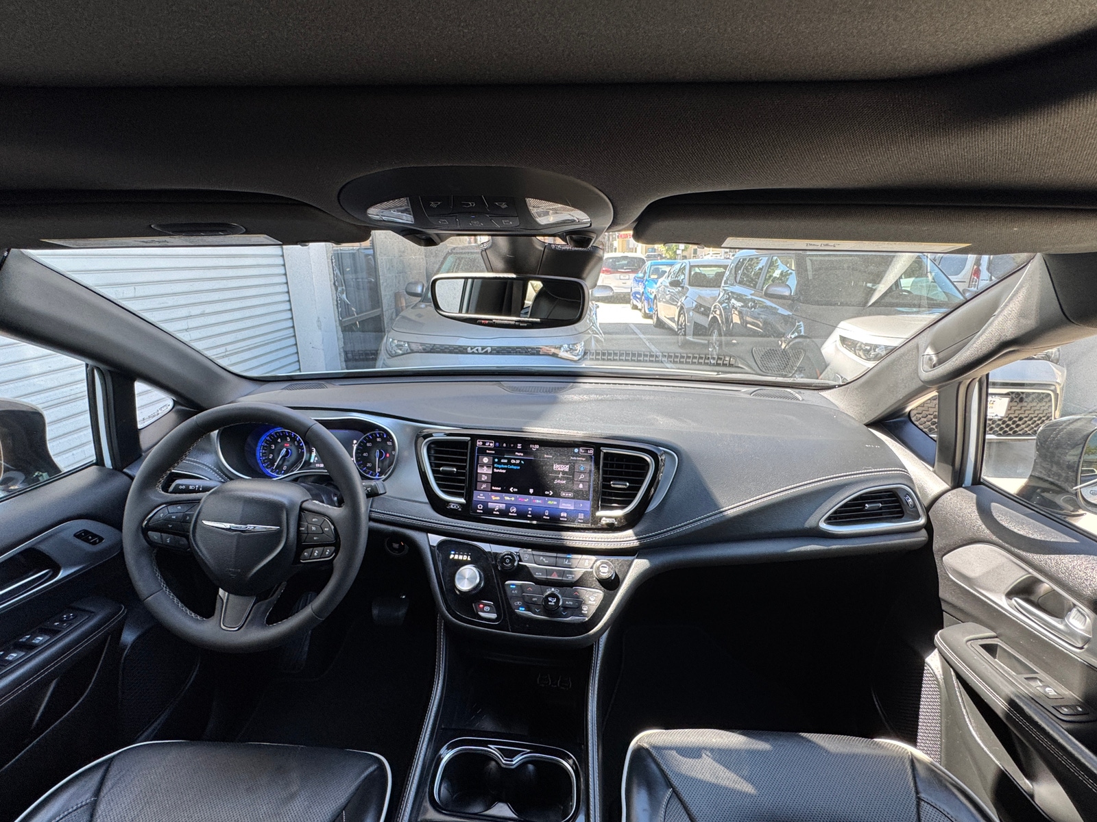 Thumbnail: 2025 Chrysler Pacifica - 3