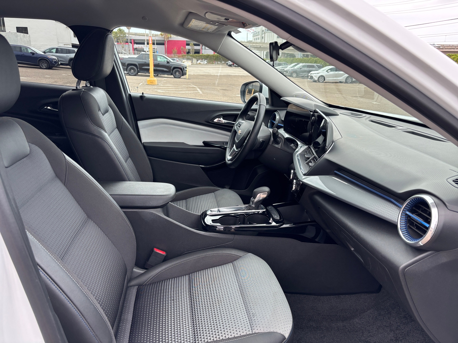 Thumbnail: 2025 Chevrolet Trax - 2