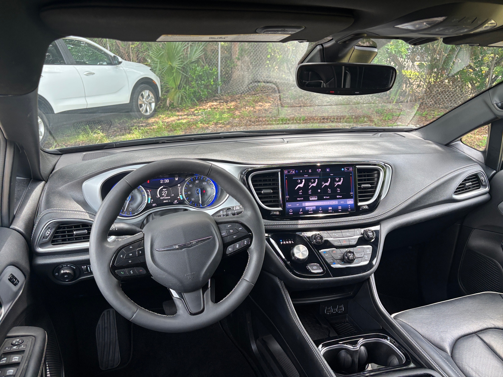 Thumbnail: 2025 Chrysler Pacifica - 3