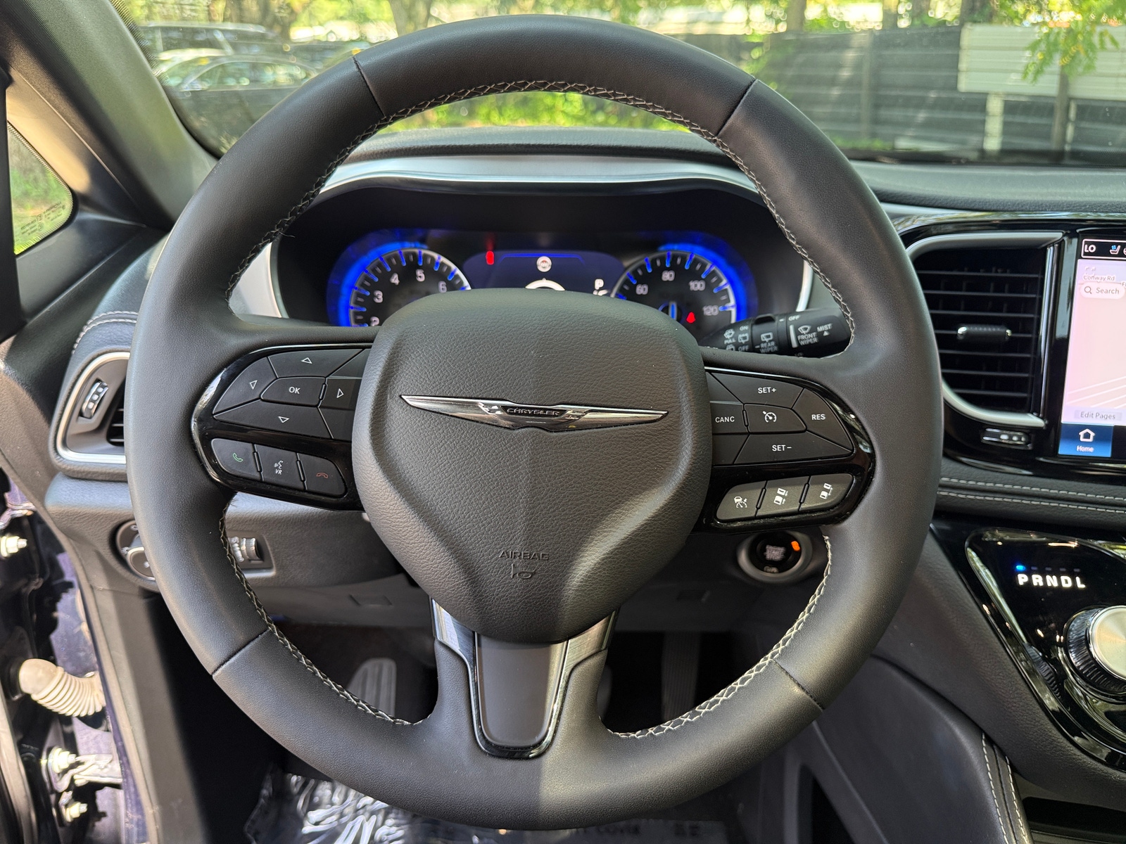 Thumbnail: 2025 Chrysler Pacifica - 4