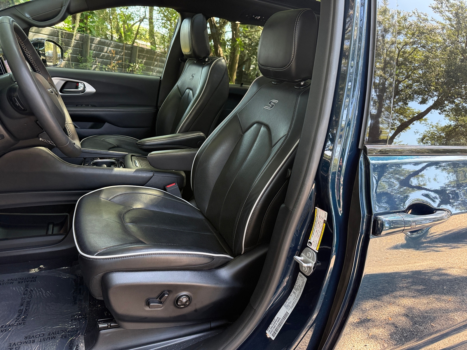 Thumbnail: 2025 Chrysler Pacifica - 2