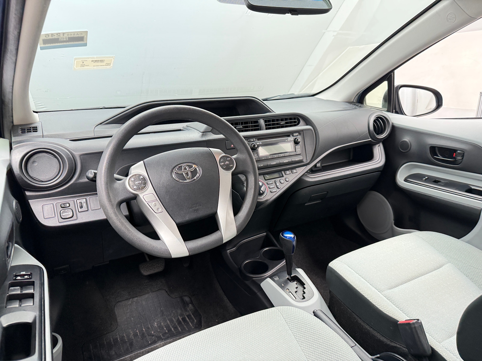 Thumbnail: 2013 Toyota Prius c - 3