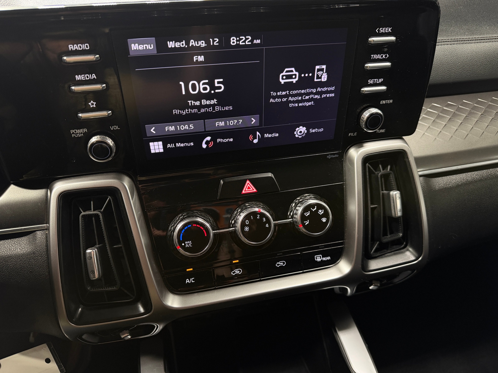 Thumbnail: 2022 Kia Sorento - 4