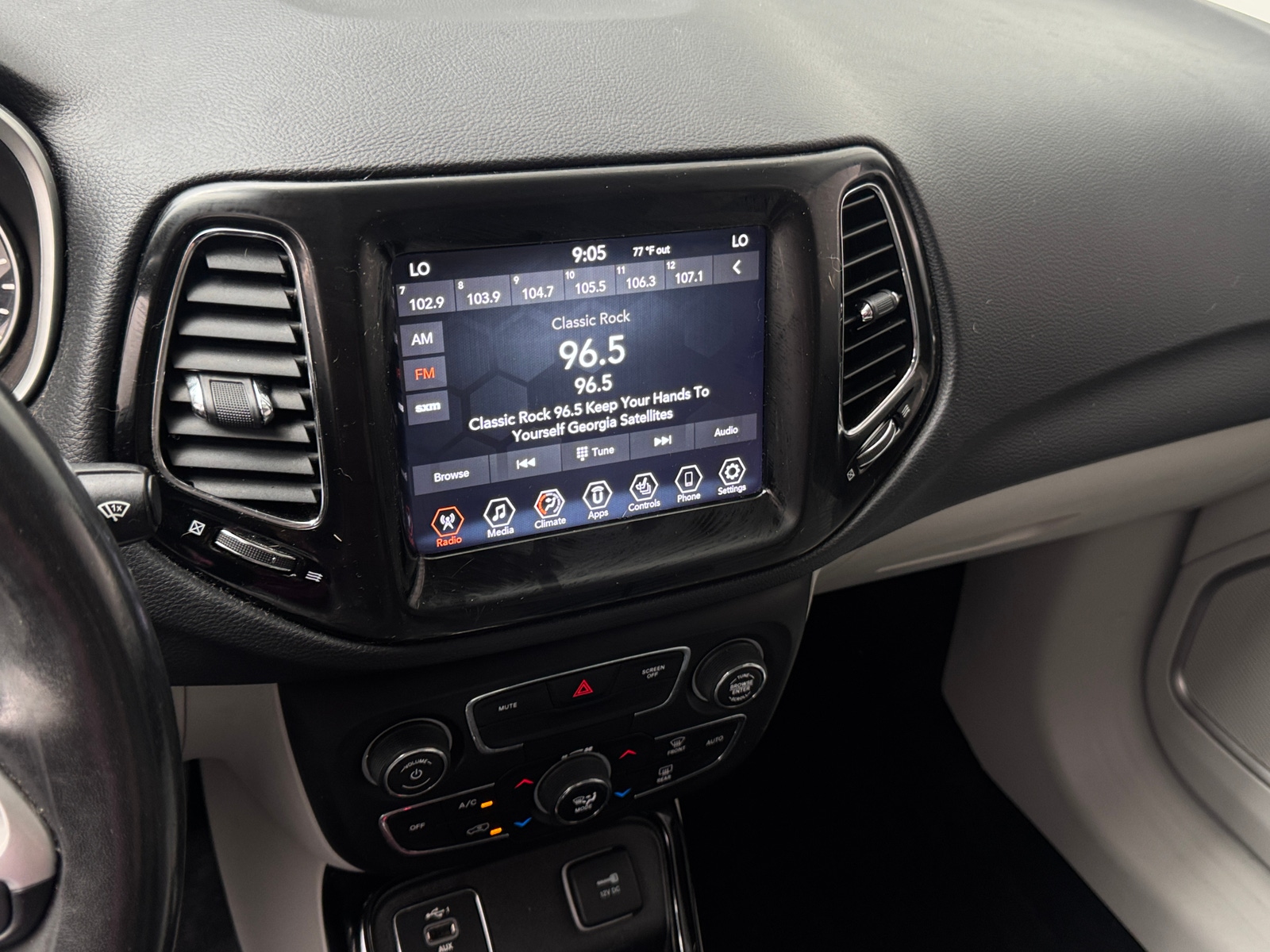 Thumbnail: 2020 Jeep Compass - 3