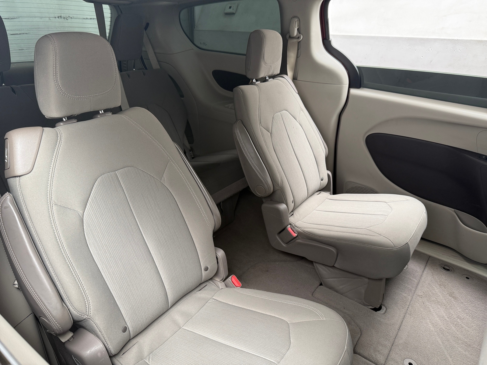Thumbnail: 2017 Chrysler Pacifica - 6