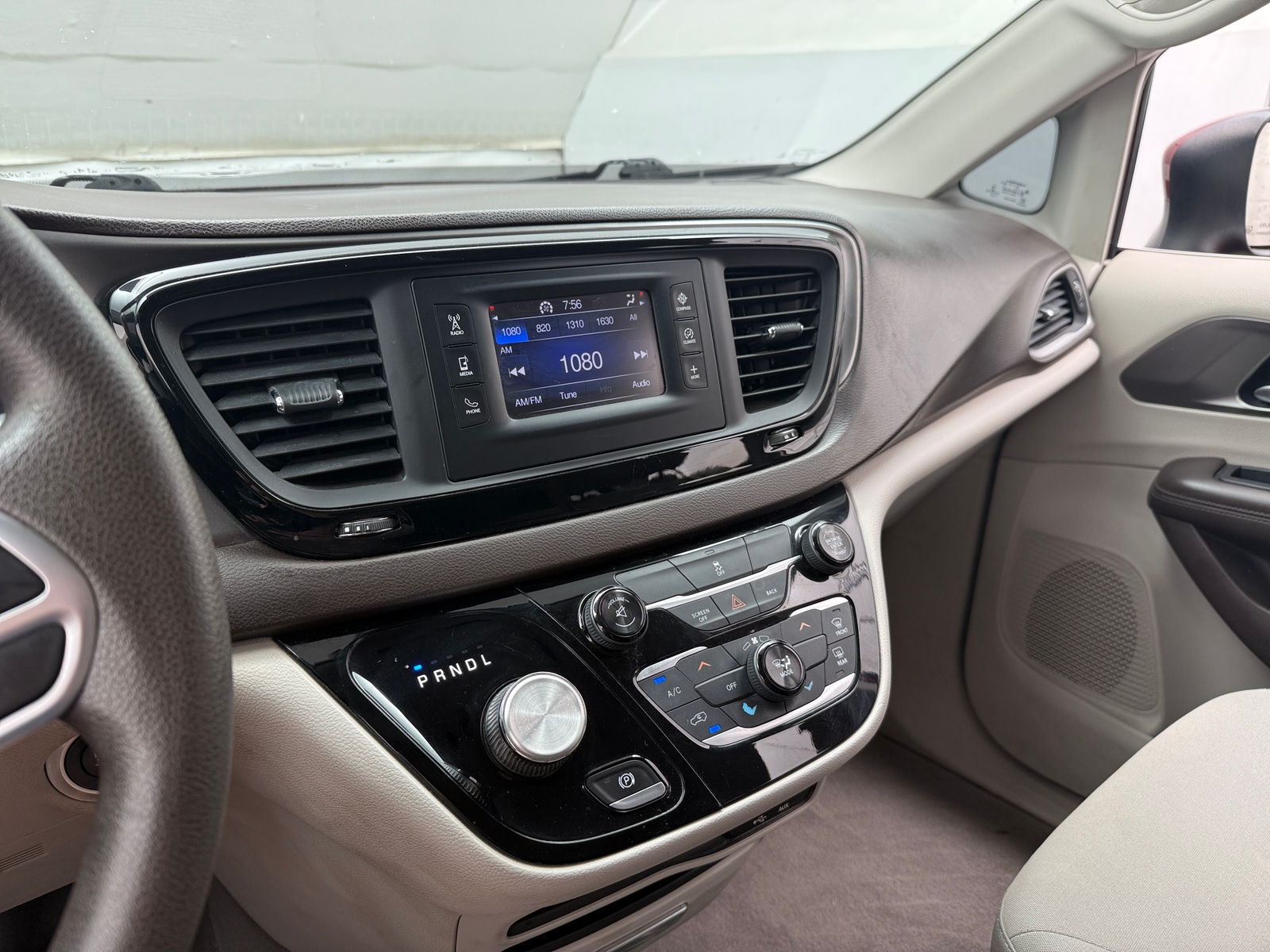 Thumbnail: 2017 Chrysler Pacifica - 4
