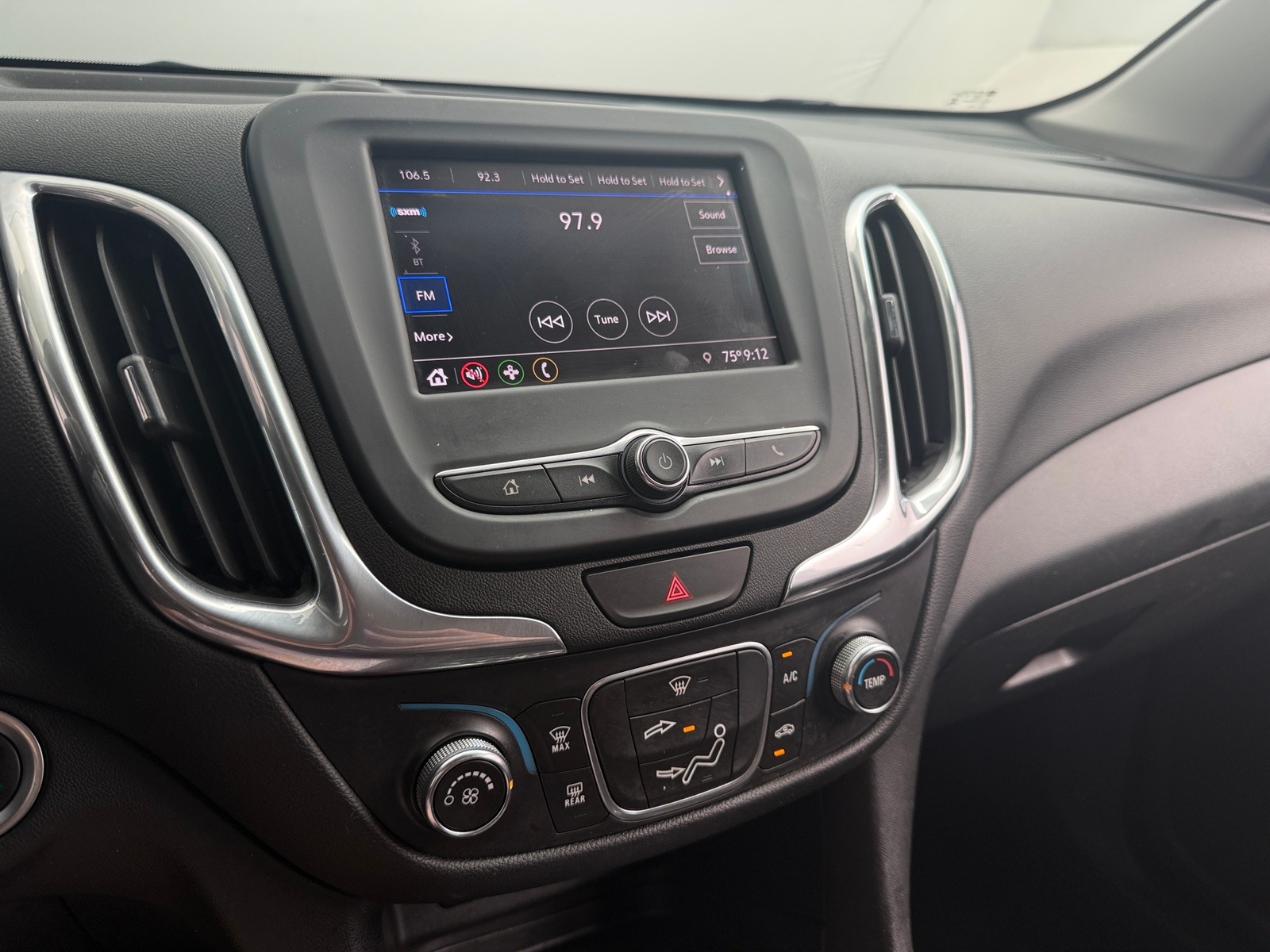 Thumbnail: 2020 Chevrolet Equinox - 4