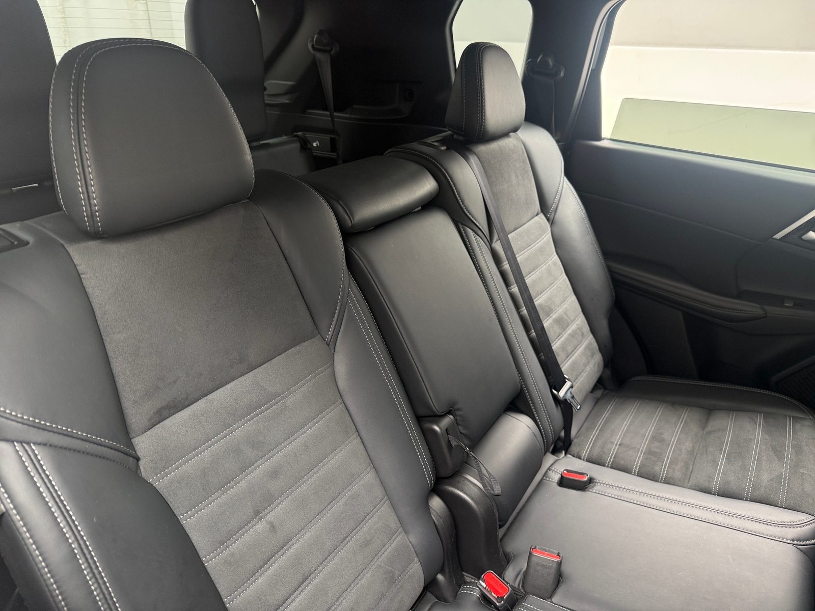 Thumbnail: 2025 Mitsubishi Outlander - 5