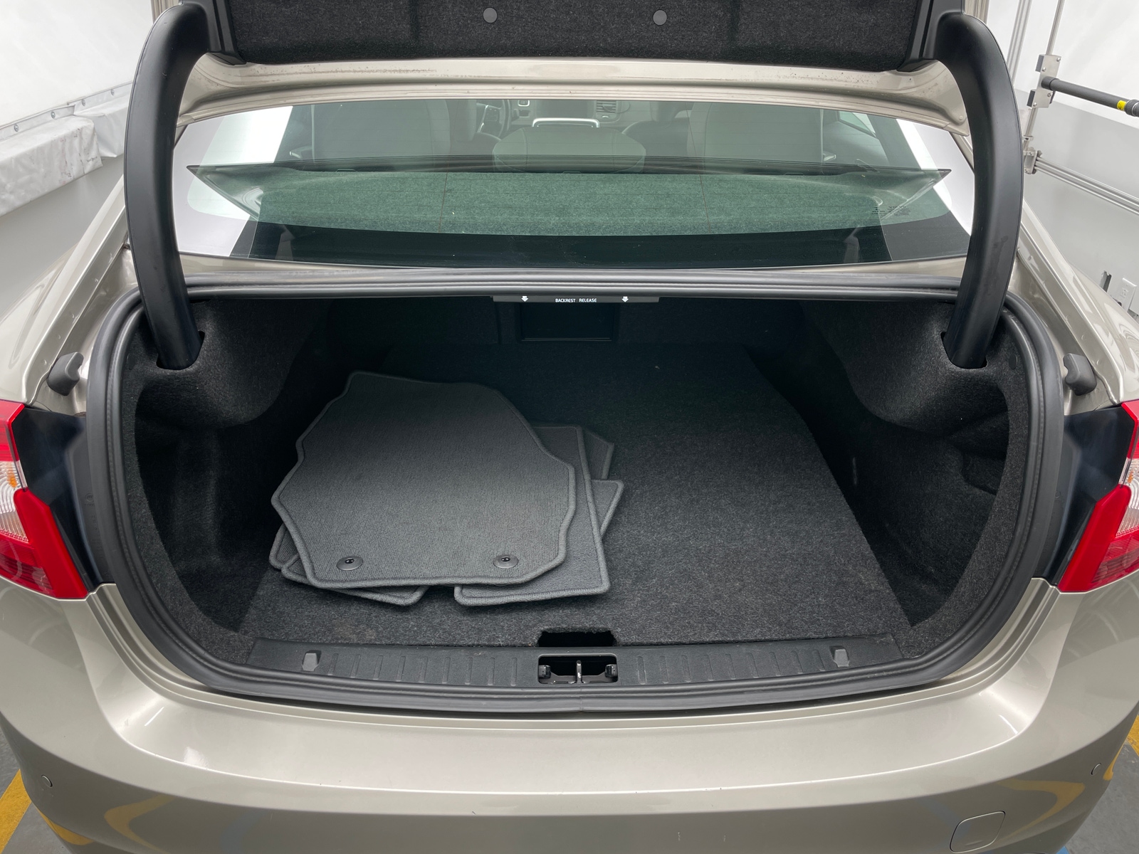Thumbnail: 2016 Volvo S60 - 6