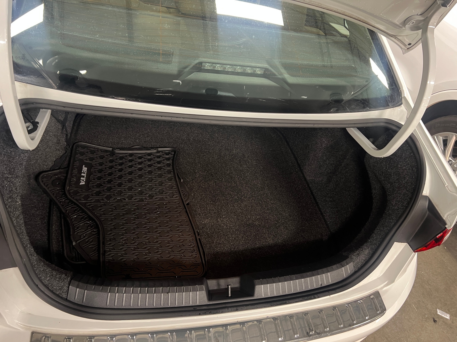 Thumbnail: 2019 Volkswagen Jetta - 6