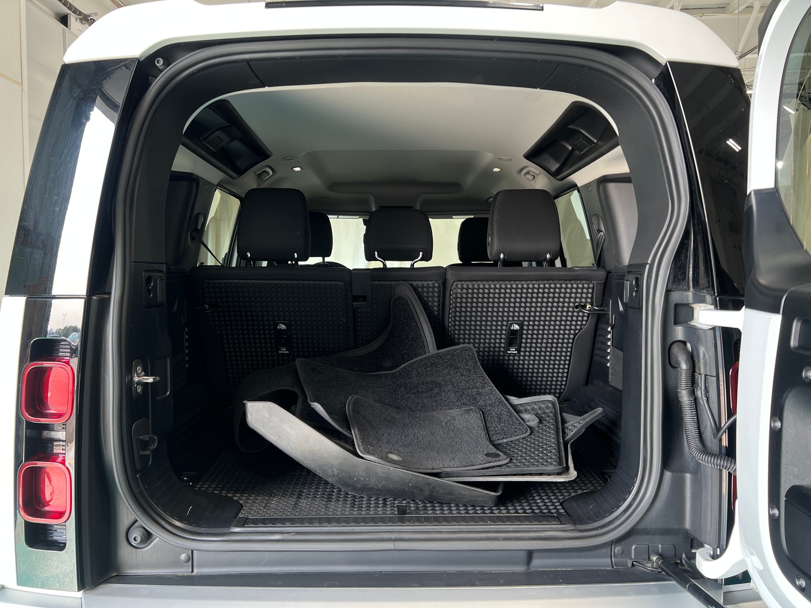 Thumbnail: 2023 Land Rover Defender - 7