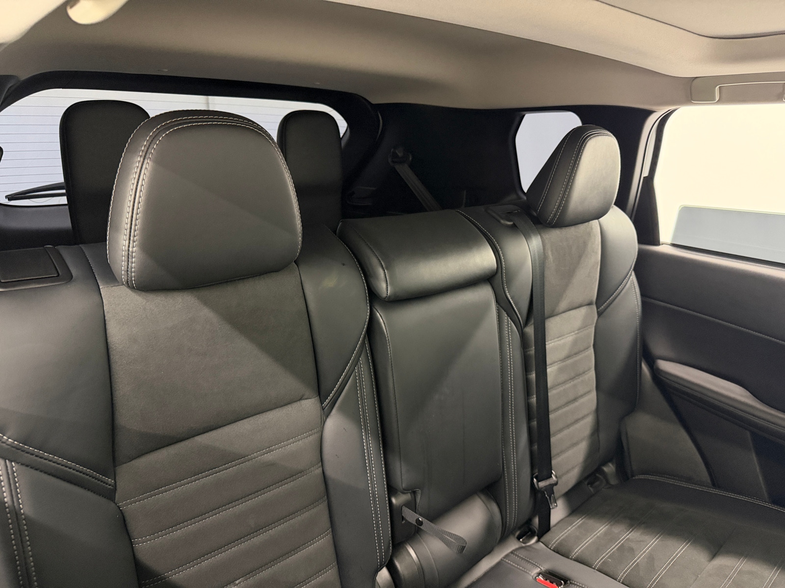 Thumbnail: 2023 Mitsubishi Outlander - 5