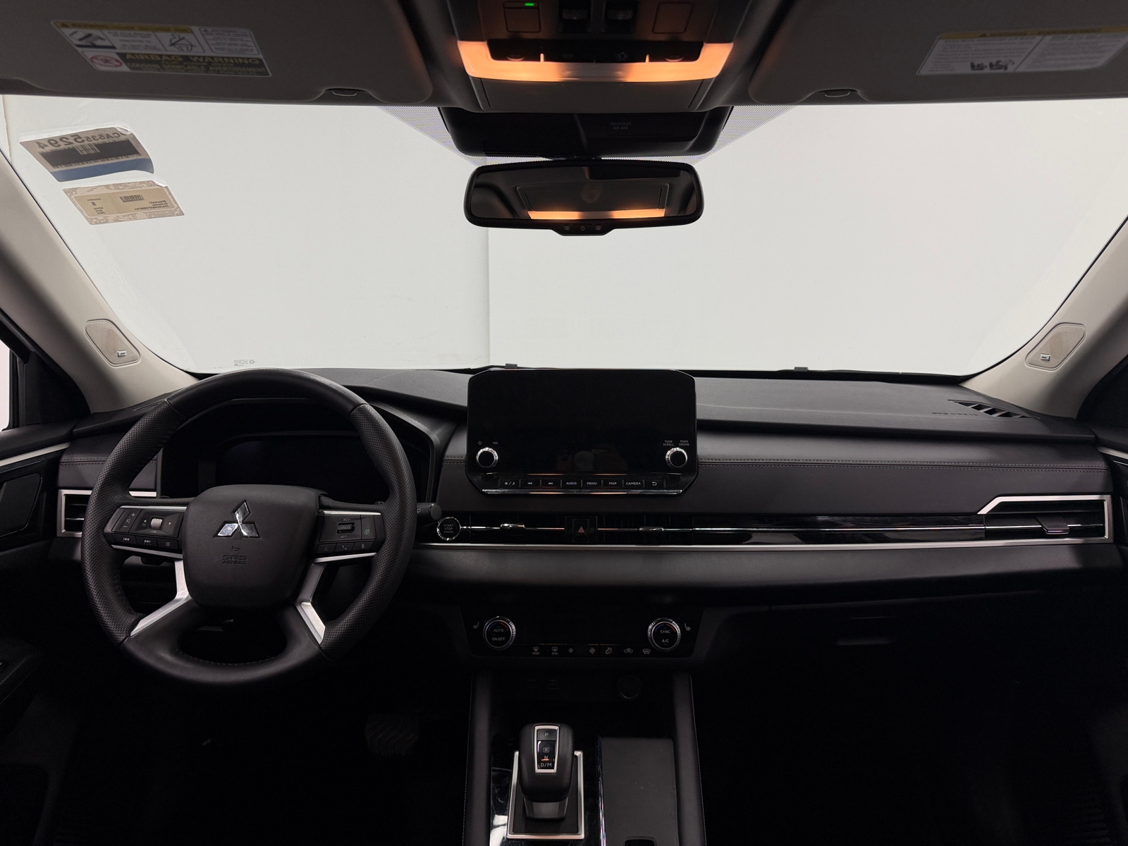 Thumbnail: 2023 Mitsubishi Outlander - 2