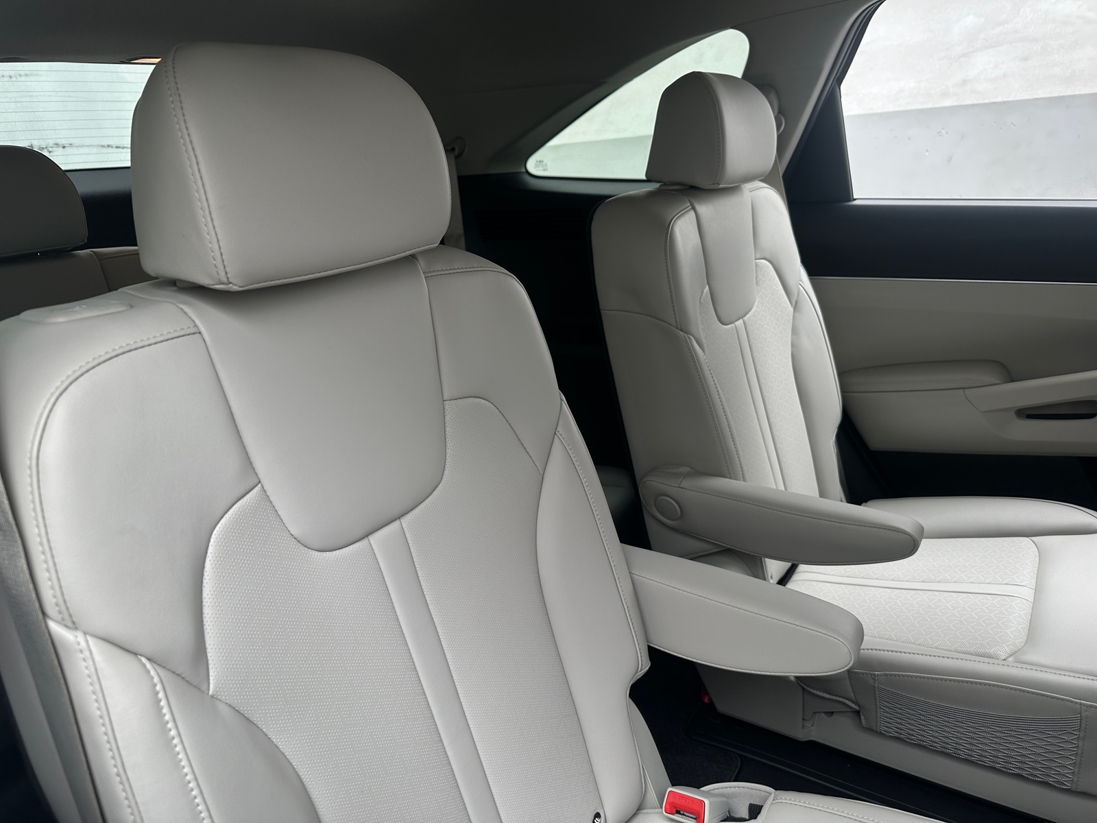 Thumbnail: 2023 Kia Sorento - 5