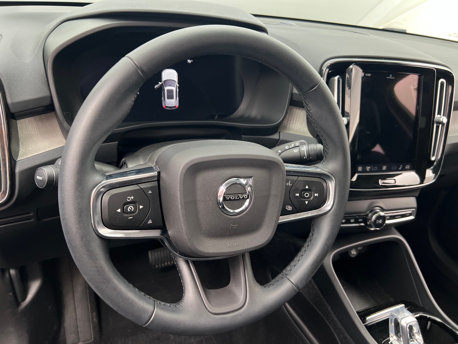 Thumbnail: 2023 Volvo XC40 - 4