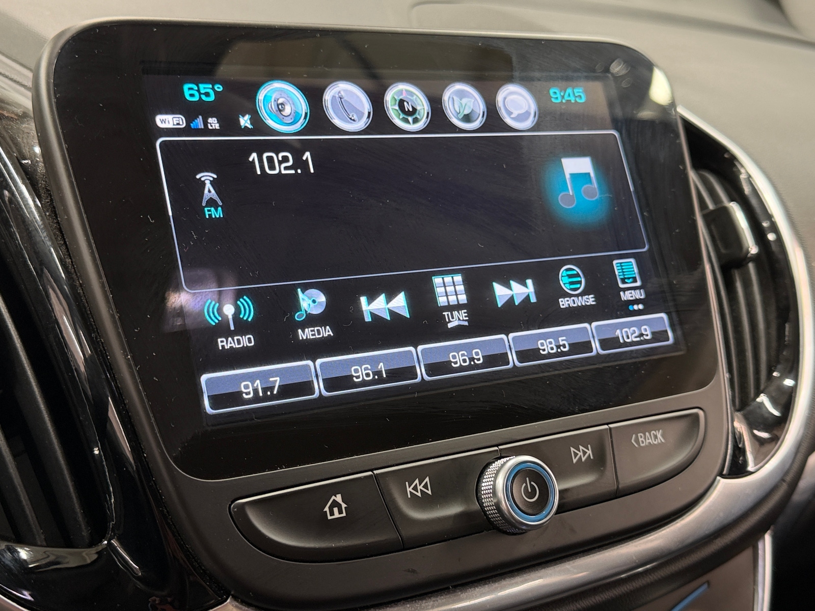 Thumbnail: 2018 Chevrolet Volt - 3