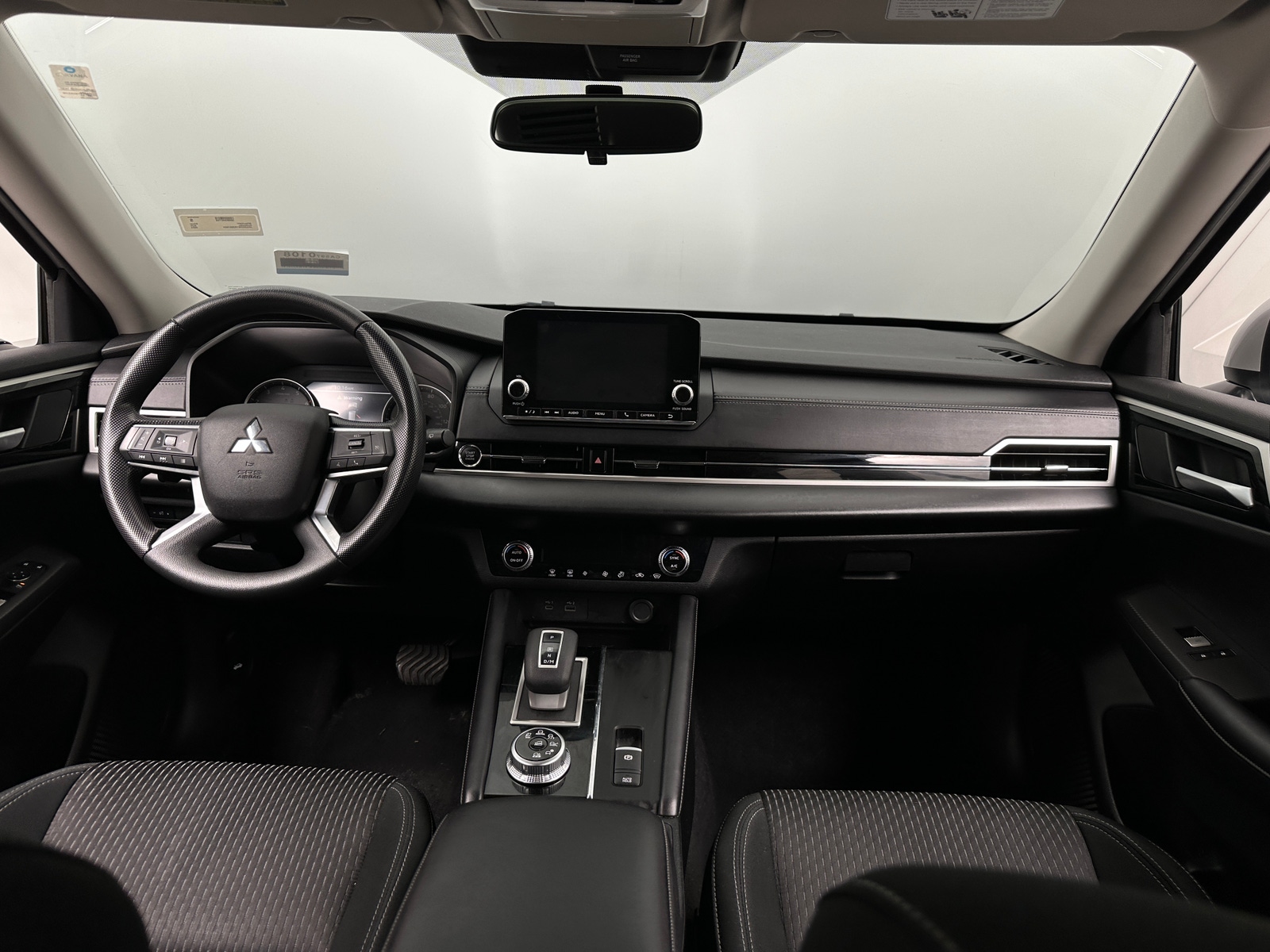 Thumbnail: 2024 Mitsubishi Outlander - 3