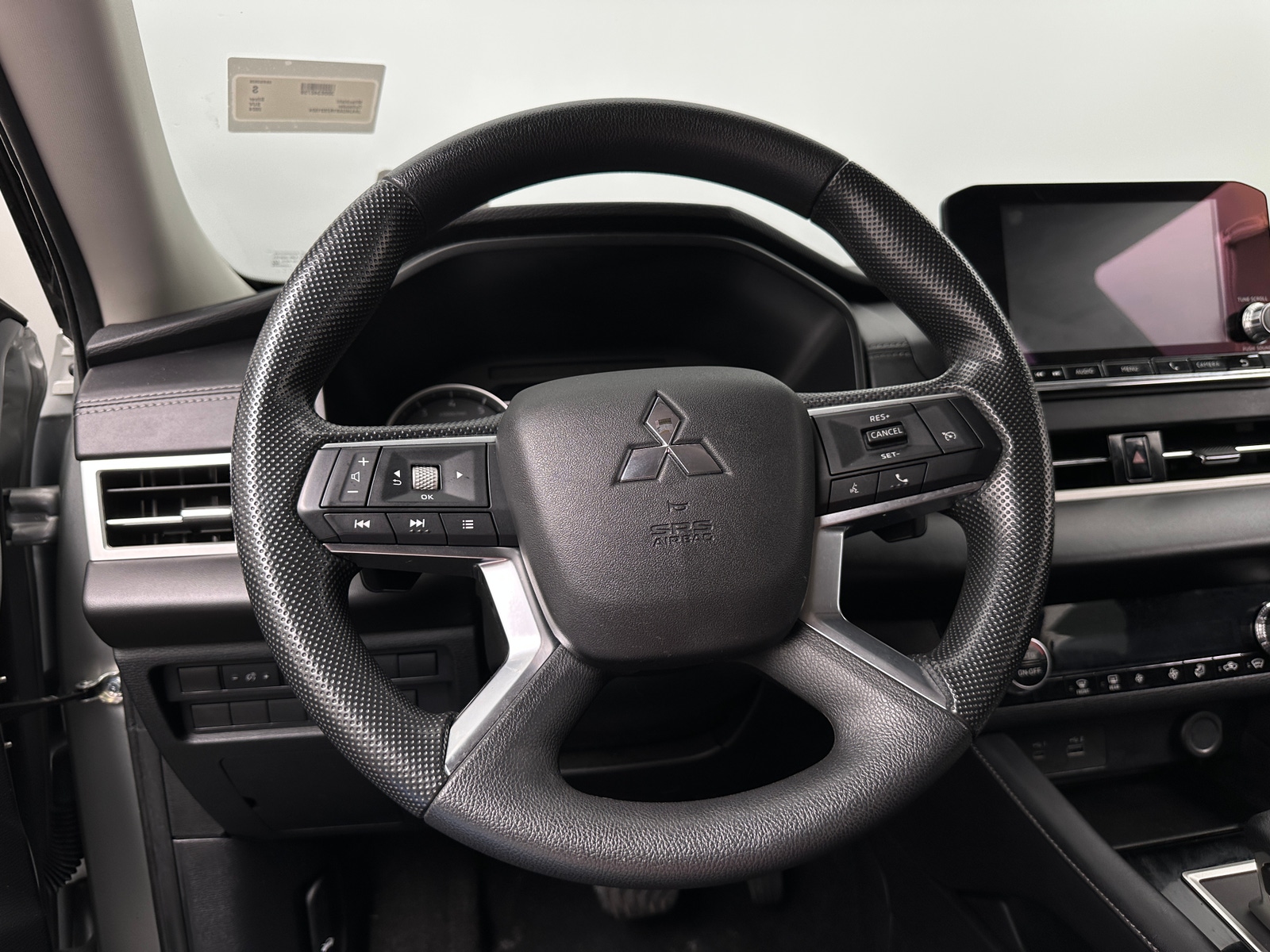 Thumbnail: 2024 Mitsubishi Outlander - 5