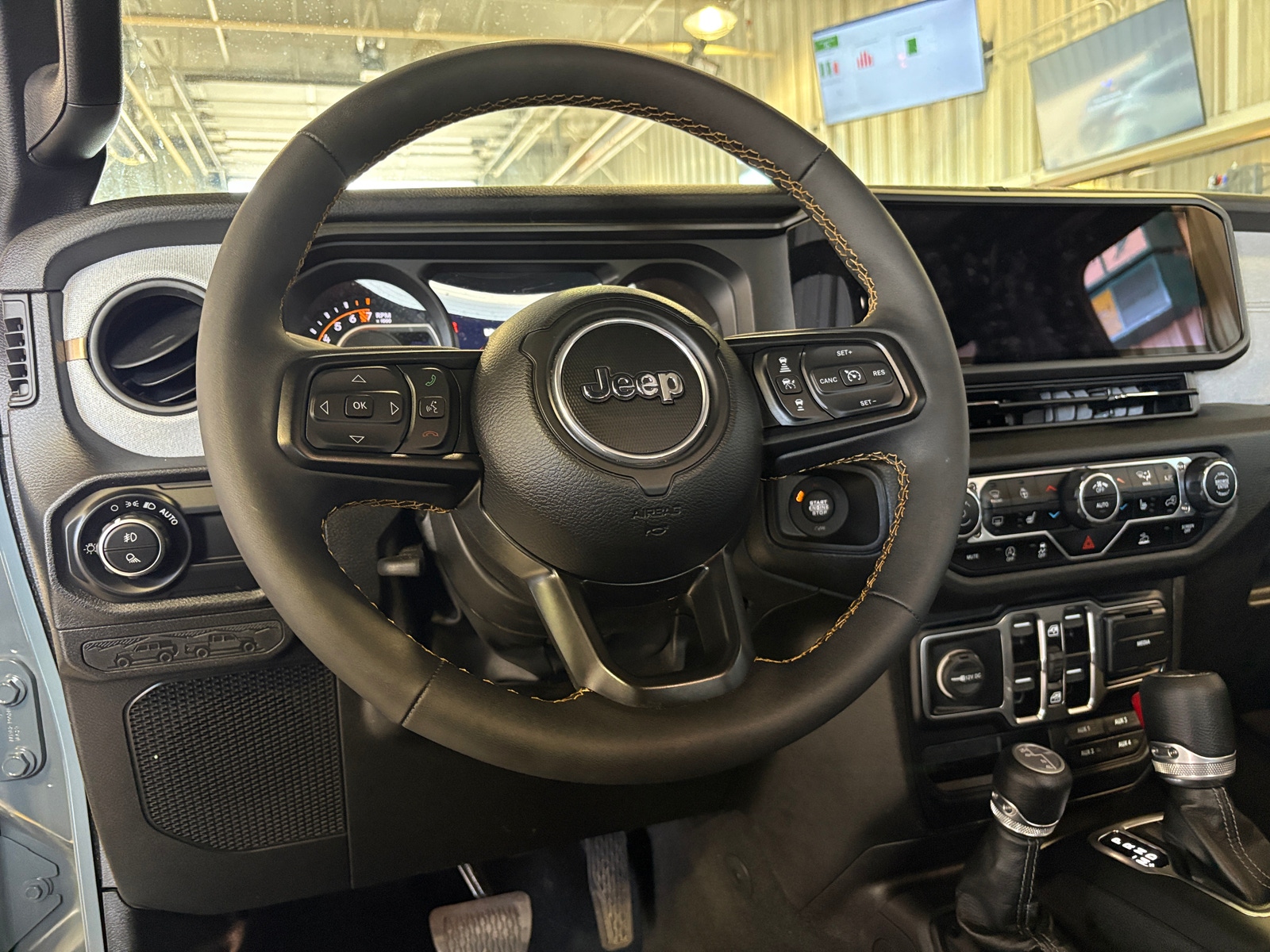 Thumbnail: 2024 Jeep Gladiator - 5