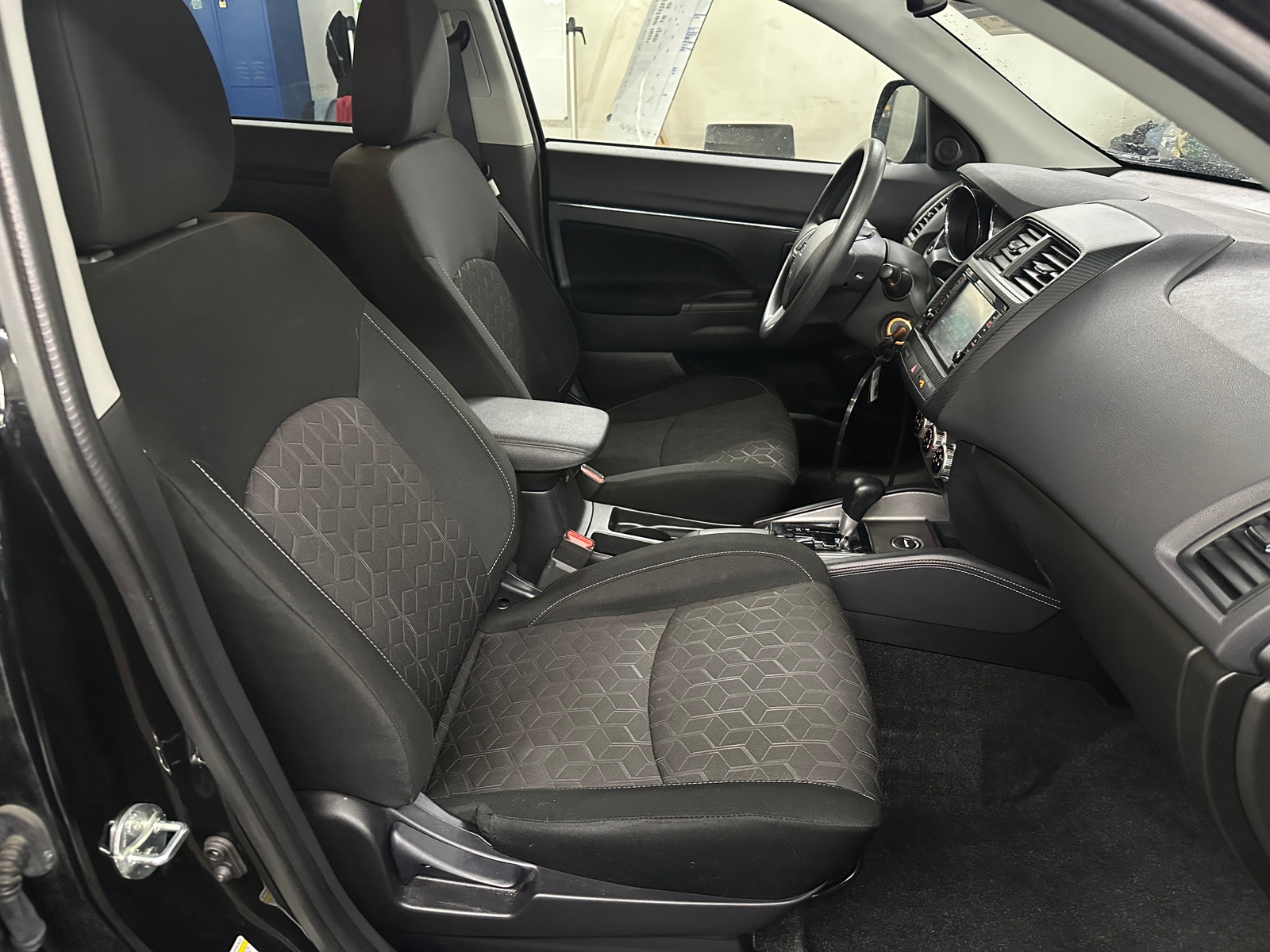 Thumbnail: 2025 Mitsubishi Outlander Sport - 2