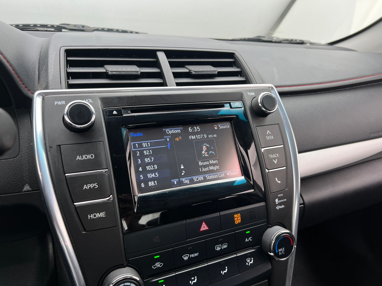 Thumbnail: 2015 Toyota Camry - 4